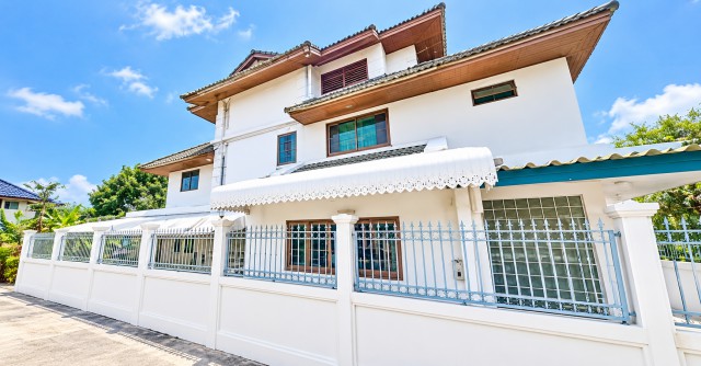 รัชดา18 MRT สุทธิสาร 700ม.ให้เช่าบ้านเดี่ยว 3 ชั้น 100ตร.วา. 450 ตร.ม.ซอย 20 มิถุนา ทำเลศักยภาพย่านสุทธิสาร ห้วยขวาง รร.นานาชาติ KIS 2.3 กม.เหมาะอยู่อาศัย และโฮมออฟฟิศ 4 นอน 4 น้ำ ใกล้ตลาดห้วยขวาง 1.9 กม.จดทะเบียนบริษัทได้ 47,999-54,999B-M.พื้นที่ใช้สอยขนาดใหญ่ เป็นส่วนตัว เดินทางสะดวก เชื่อมต่อรัชดาภิเษก แหล่งธุรกิจ รองรับการใช้งานระยะยาวอย่างมีคุณภาพRatchada18 MRT Sutthisan 700m. 3-story detached house for rent 100sq.wa. 450 sq.m. Soi 20 Mithuna. Prime
